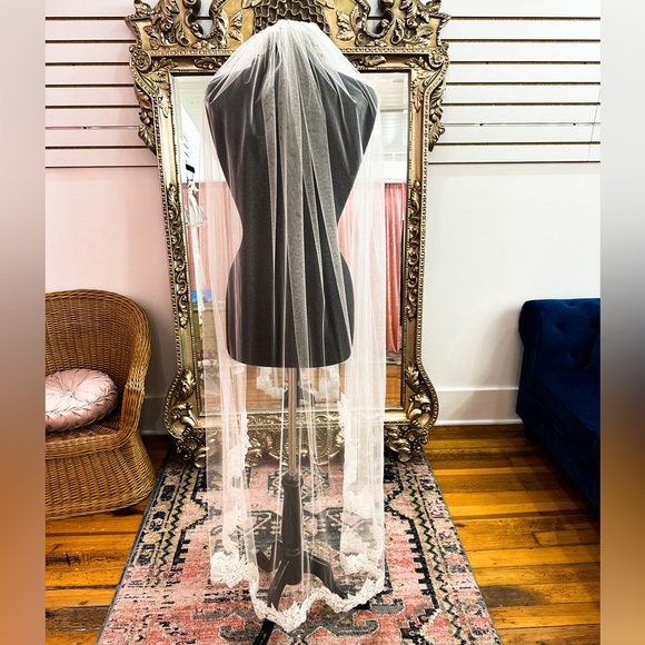 Lace Veil, 60” veil, bridal veil, ivory veil, floral lace beaded veil, brand new - Picture 2 of 6